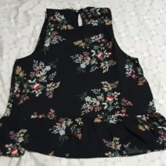 Flower CropTop - Picture 2 of 3